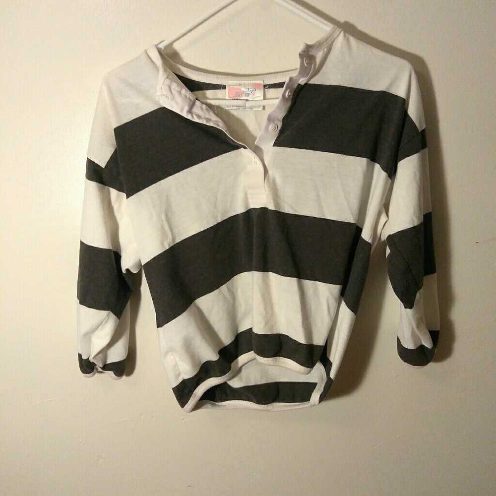 90s style crop top
